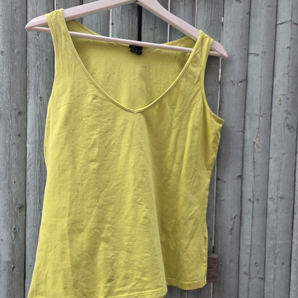 GAP Stretch V-Neck Sleeveless Tank Neon Minimal Everyday Top - Medium
